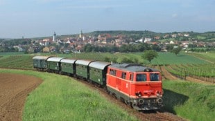 Schmankerl im Heurigenwaggon genießen! 