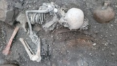 Bei Ausgrabungen auf dem archäologischen Gelände von Pompeji sind erst vor Kurzem zwei Skelette ...
