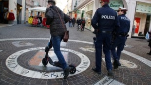 E-Scooter-Nutzer werden nun auch vermehrt von der Polizei kontrolliert. Die Anbieter in Kärnten ...