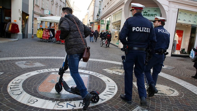 E-Scooter-Nutzer werden nun auch vermehrt von der Polizei kontrolliert. Die Anbieter in Kärnten ...