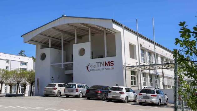 Besorgte Eltern boykottierten am Montag den Unterricht in der Mittelschule St. Pantaleon.