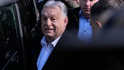 Freunde und Vertraute des scheidenden ungarischen Regierungschefs Viktor Orbán fürchten nun um ...