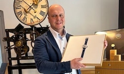 Uhrmachermeister Michael Albert Meyer aus dem Waldviertel hat eine weltweit einzigartige Uhr ...