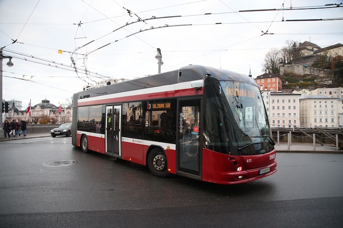 Die Obusse, die standardmäßig durch Salzburg rollen, sind 18,75 Meter lang.