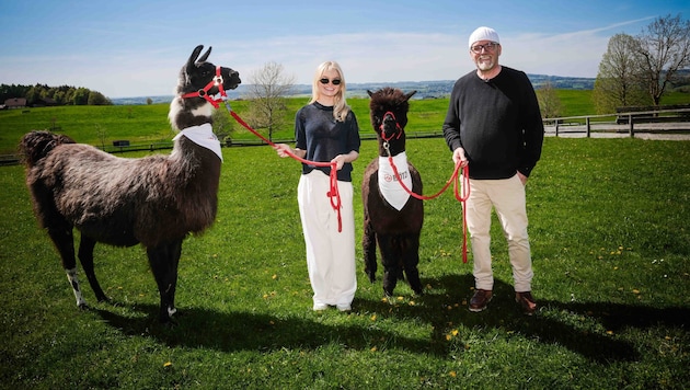 Tierische Zusammenkunft auf Gut Aiderbichl: Lisa-Marie Friedle und Papa Gerry.