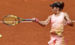Julia Grabher will mit Power-Tennis punkten.