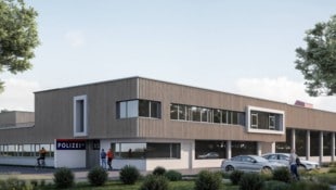 NEOS-Gemeinderat Markus Krainz übt am neuen FPÖ-Büro im Gemeindezentrum Kritik.