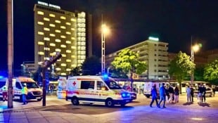 Blut am Bahnhofsvorplatz! Die Einsatzkräfte hatten alle Hände voll zu tun