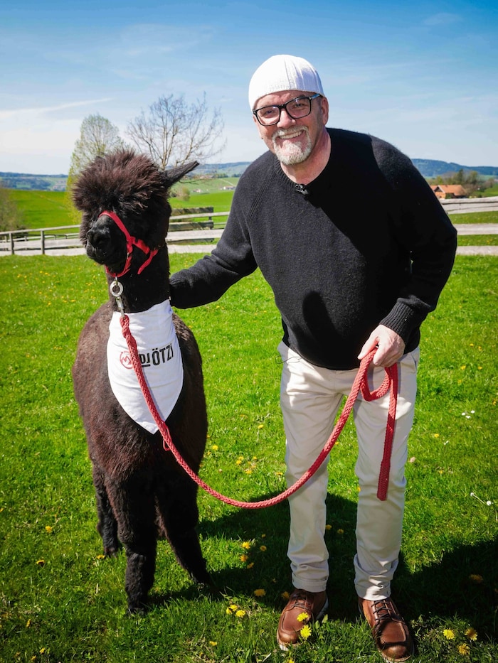 Alpaka-Dame „Toni“ hat es DJ Ötzi besonders angetan.