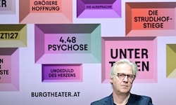 Burgtheater-Direktor Stefan Bachmann blickt mit Freude in seine vierte und mit Sorge in seine ...