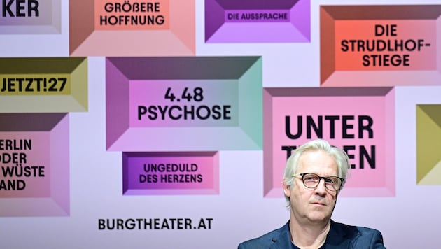 Burgtheater-Direktor Stefan Bachmann blickt mit Freude in seine vierte und mit Sorge in seine ...