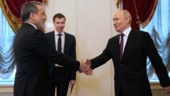 Kremlchef Wladimir Putin sichert dem iranischen Außenminister die weitere Unterstützung Moskaus ...