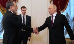 Kremlchef Wladimir Putin sichert dem iranischen Außenminister die weitere Unterstützung Moskaus ...