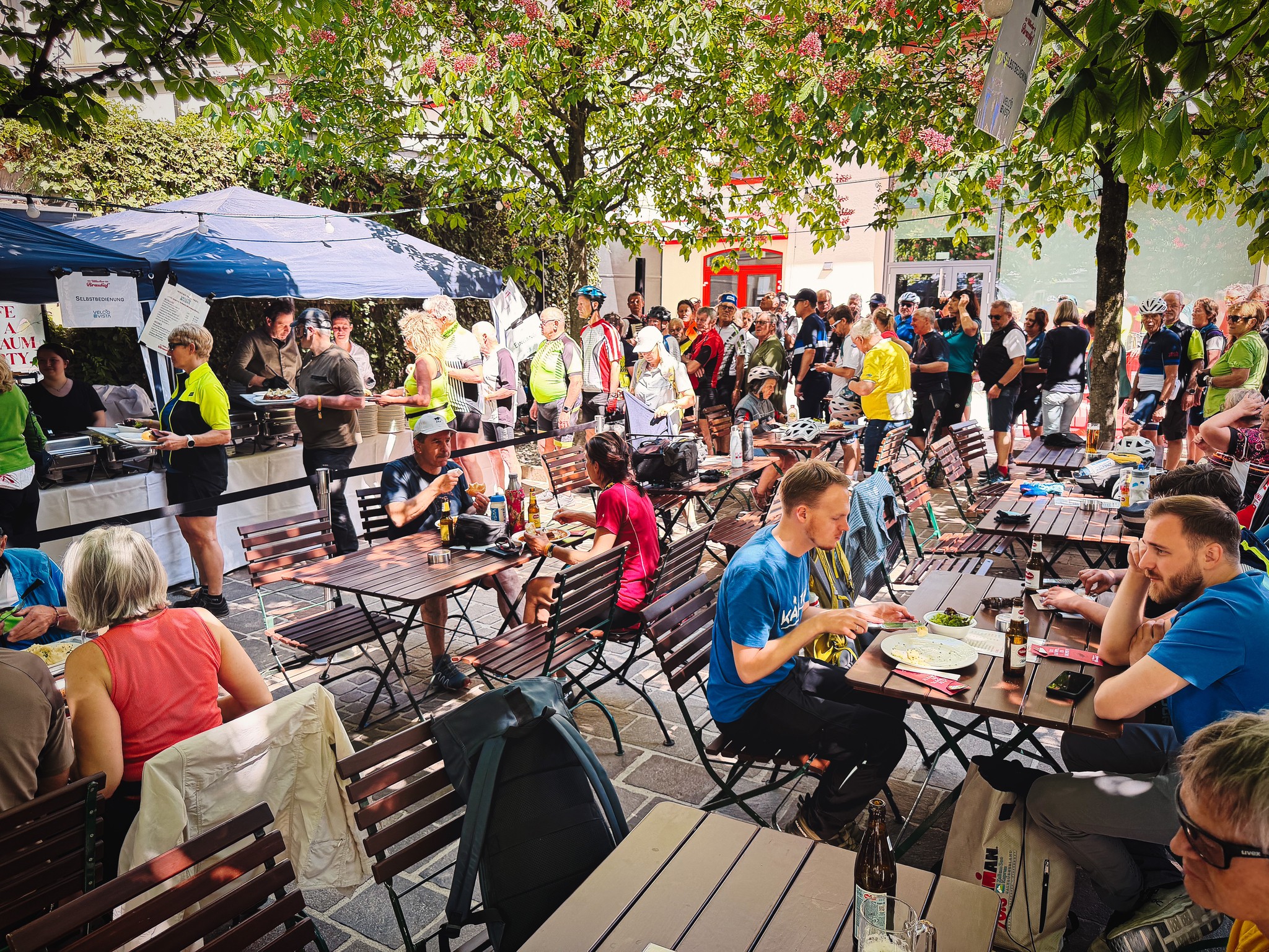Bei einer Genussradreise darf die Kulinarik nicht zu kurz kommen. Stärkung gab es am Montag im ...