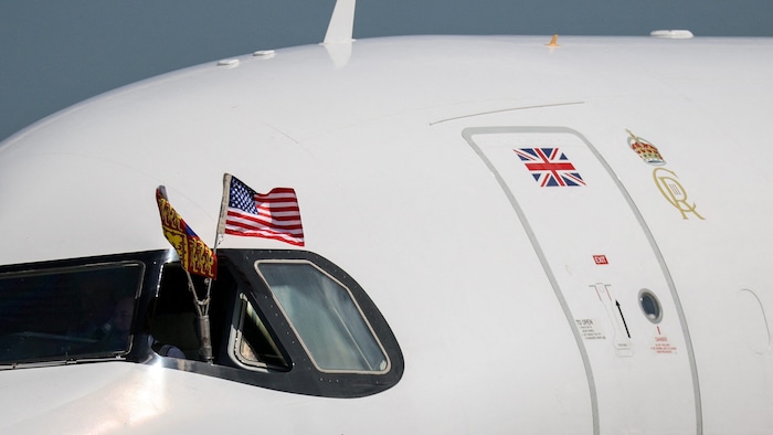 Das Flugzeug der Royals auf der Landebahn der Joint Base Andrews in Maryland.