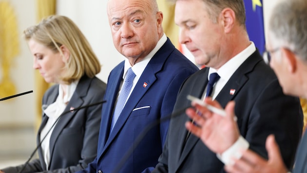 Ist es wirklich „kein Krisenbudget“, das die Regierungsspitze samt Finanzminister schnürte?