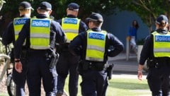 Das Mädchen war aus einem Haus im sogenannten Old Timers Town Camp am Stadtrand verschwunden. ...