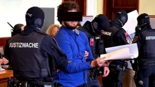 Den Bart hat Beran A. im Vergleich zu dem Bekennerfoto, das nach dem geplanten Attentat ...