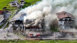 Beim Eintreffen der Einsatzkräfte stand das Gebäude bereits in Vollbrand.