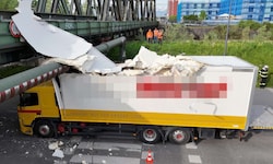 Der gestrandete Lkw in Dornbirn