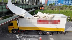 Der gestrandete Lkw in Dornbirn