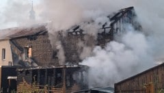 Zumindest zwei der drei Häuser der Wohnhausanlage werden abbruchreif sein, schätzt Bürgermeister ...