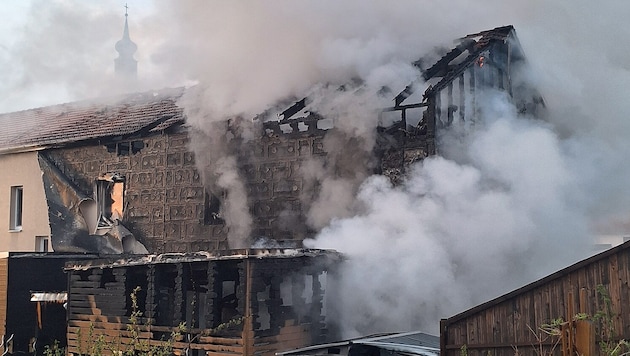 Zumindest zwei der drei Häuser der Wohnhausanlage werden abbruchreif sein, schätzt Bürgermeister ...