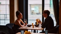 Eine wöchentliche Mini‑Paarzeit stabilisiert die Beziehung spürbar.