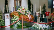 Blumenschmuck zierte den Sarg von Alexander Manninger.