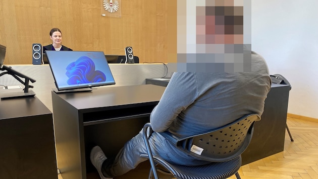 Der Autoverkäufer muss eine Geldbuße in Höhe von 900 Euro zahlen.