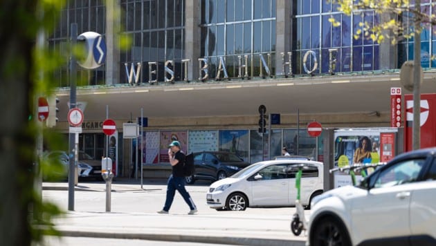 Die gefährliche Attacke mitten am Tag forderte zwei Verletzte (Symbolbild).