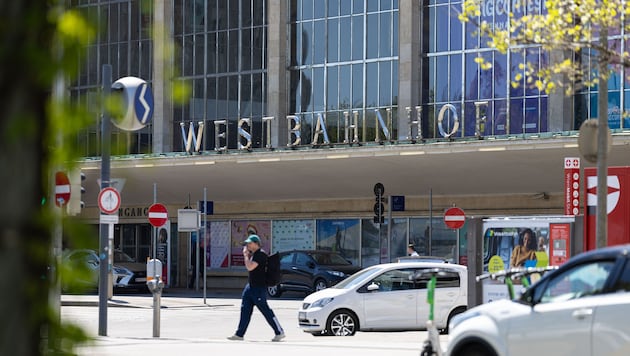 Die gefährliche Attacke mitten am Tag forderte zwei Verletzte (Symbolbild).