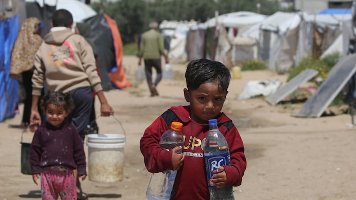 Kinder in einem Flüchtlingscamp im Gazastreifen