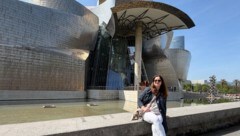 „Krone“-Reise-Ressortleiterin Andrea Thomas vor dem Guggenheim-Museum in Bilbao.