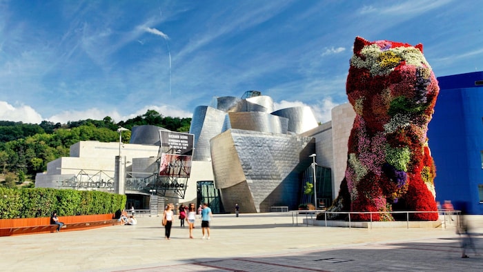 Jeff Koons hat den Publikumsliebling „Puppy“, der vor dem Guggenheim-Museum wacht, nach dem ...