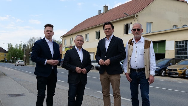 LAbg. Bernhard Heinreichberger (Gemeinderat aus Mitterndorf), Vizebürgermeister Eduard Sanda, ...