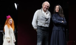 Herbert Föttinger als Lorenzo Da Ponte mit Maria Köstlinger (re.) und Juliette Larat 