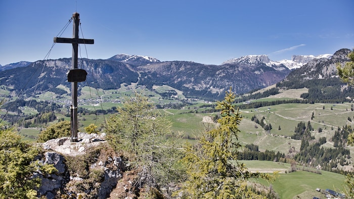 Das Gipfelplateau des Gindlhorns – Traumausblick ins Land inklusive.