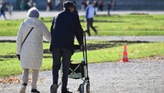 Im Schnitt erhalten Männer um 41 Prozent mehr Pension (Symbolbild). 