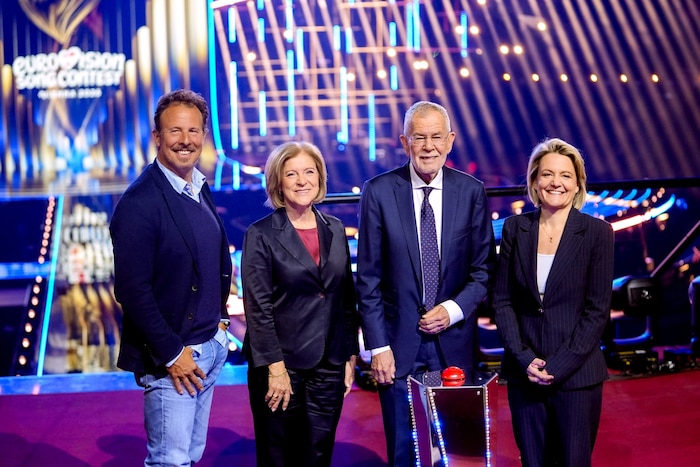 ESC-Chef Michael Krön, ORF-Generalin Ingrid Thurnher, Präsident Van der Bellen und ...