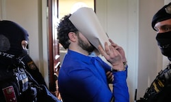 Den Bart hat Beran A. im Vergleich zu dem Bekennerfoto, das nach dem geplanten Attentat ...