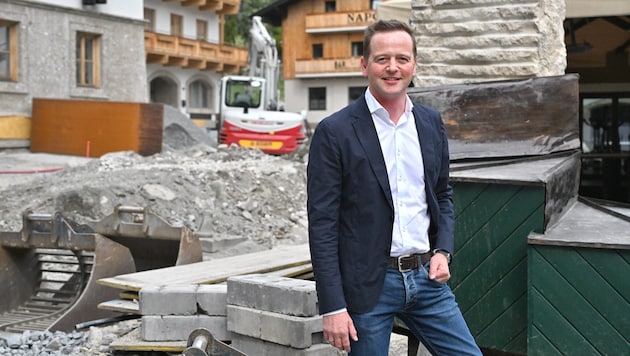 Ortschef Alois Hasenauer muss derzeit über die Baustelle ins Gemeindeamt.