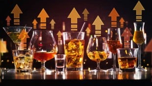 Die Alkoholsteuer auf Whiskey, Gin, Rum &amp; Co. wird um 30 Prozent erhöht. 