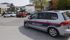 Vor der Mittelschule in Hausmannstätten herrschte am Dienstagnachmittag Ausnahmezustand.