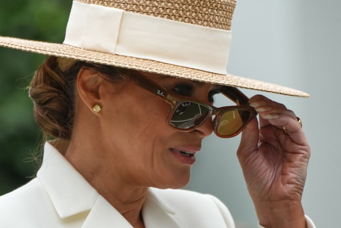 Melania Trump wehrt sich gegen Kimmels Scherz, sie sei eine „werdende Witwe“.