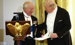 König Charles garnierte seine Rede mit kleinen, charmanten Seitenhieben, die für Gelächter ...