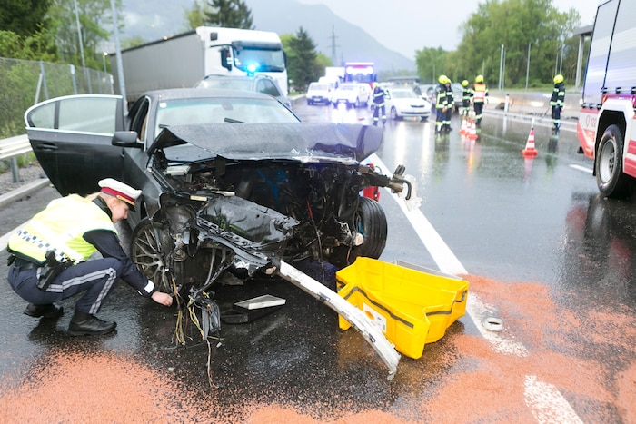 Das zerstörte Fahrzeug des 19-Jährigen.