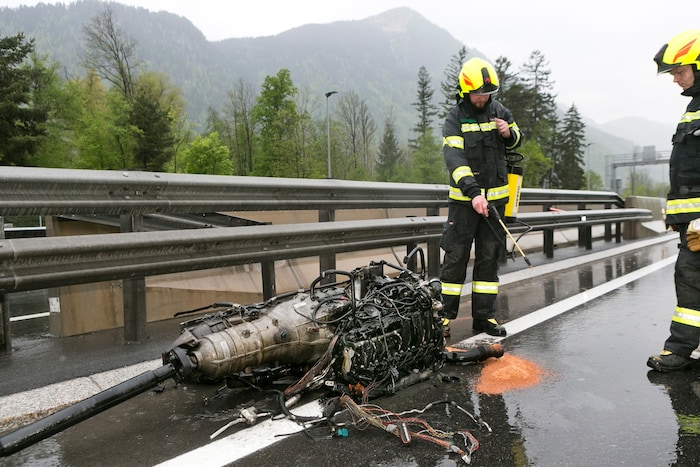 Der Motorblock wurde aus dem Fahrzeug gerissen und mehrere Meter weggeschleudert.