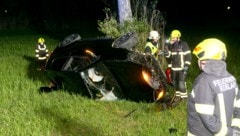 Der Pkw wurde in eine Wiese geschleudert und blieb seitlich liegen.