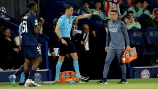 Der Elfmeter für PSG erhitzte die Gemüter. Schiedsrichter Sandro Schärer zeigte nach ...